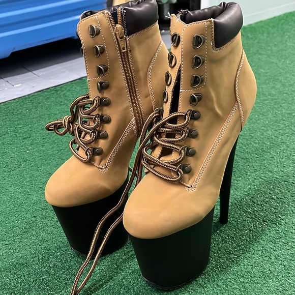 NEW PLEASER 🔥 - Picture 3 of 3